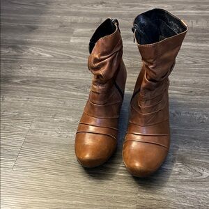 Elegant Tan Ankle Boots